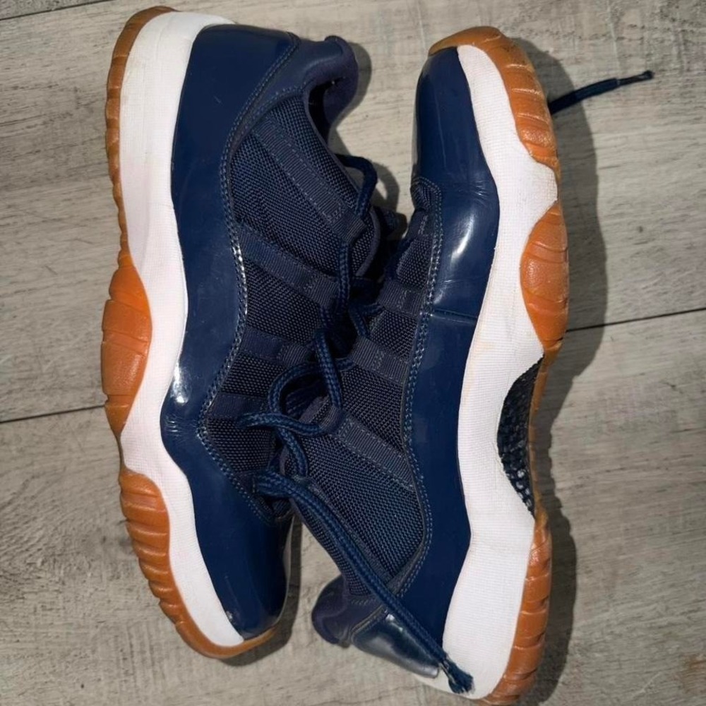 Jordan 11 Retro Low‎ navy trainers. Men Size US 11.5